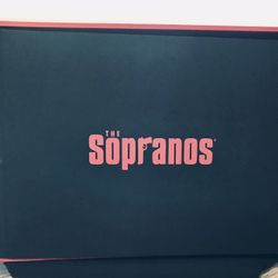 THE SOPRANOS COMPLETE SERIES COLLECTOR'S EDITION, SEASONS 1-6 DVD, 32 DISC SET (missing 1 Soundtrack Disc) Over 3 1/2 hours of Never-Before-Seen Featu