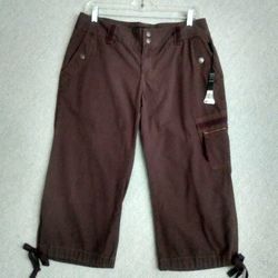 BRAND NEW WITH TAG LADIES DAISY FUENTES BROWN LADIES CAPRI LENGTH TIE BOTTOM PANTS SIZE 8 PETITE 
