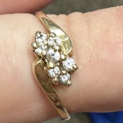 14k GOLD WOMENS PINKY RING PRICED TO SELL