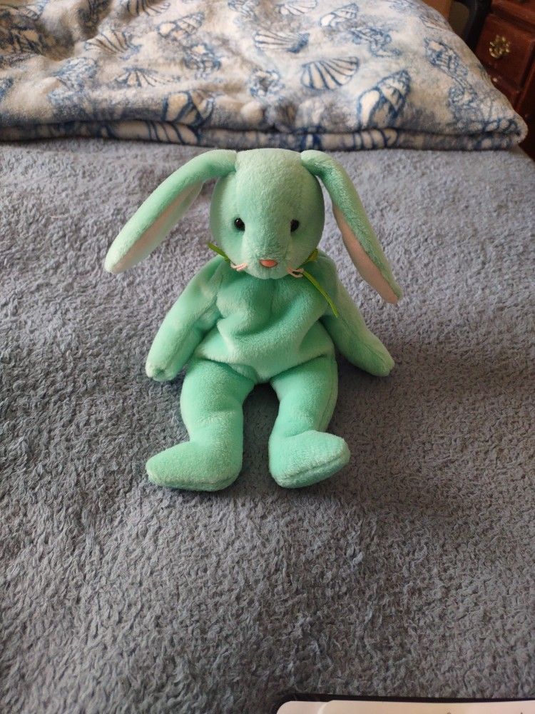 1996 Hippity Retired TY Green Bunny Rabbit 8"