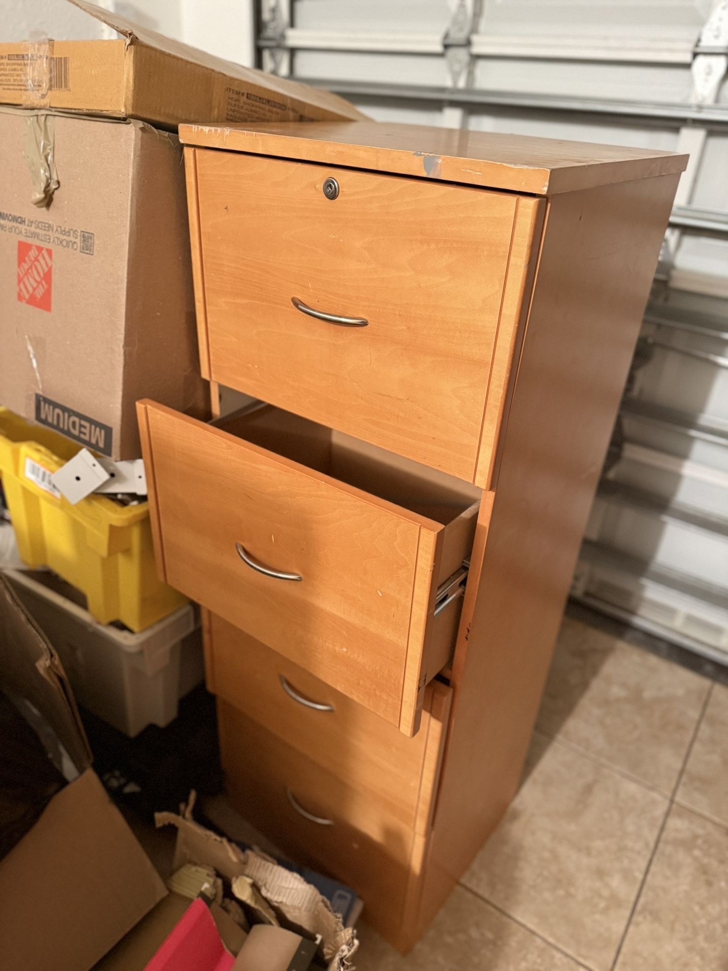 Filing Cabinet 4 Drawers / Archivador Con 4 Gavetas