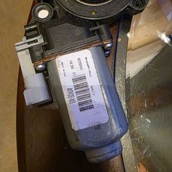 Window motor for window regulator assembly. Came off an 04 Ford F150 Lariat