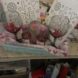 Valentines Sip And Paint Gift Set
