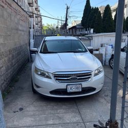 2010 Ford Taurus