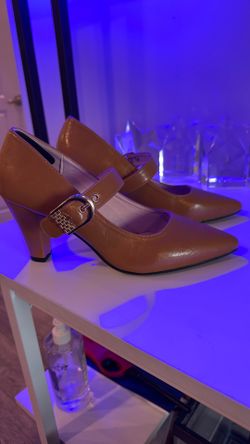 Brand new. Classy Heels.  size7