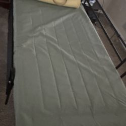 Hospital bed with air pressure mattress cover 