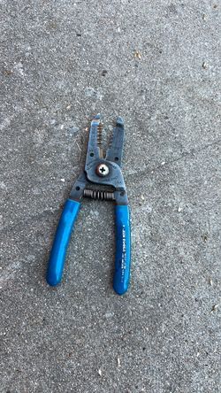 KLIEN multi-purpose wire stripper and cutter