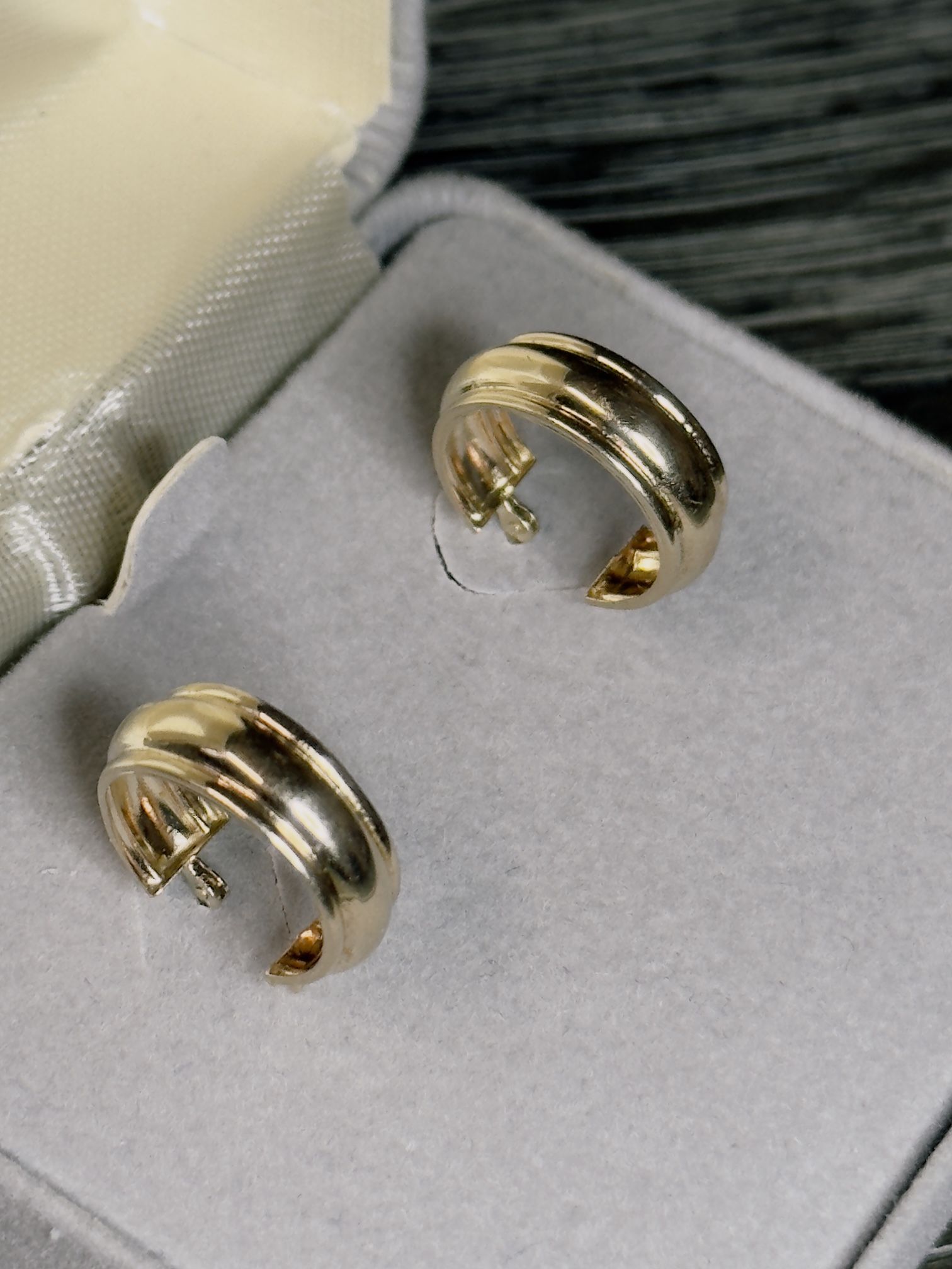 14K Solid Gold 15.7MM Hoop Earrings 1/2 Dome Edge Smooth Finish 1.1g