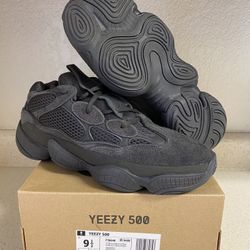 Adidas Yeezy 500 size 9.5 Utility Black for Sale ! Excellent Condition: 9.5/10 Size:9.5 Selling :$260 Color: Utility Black Serious Buyer only Tha
