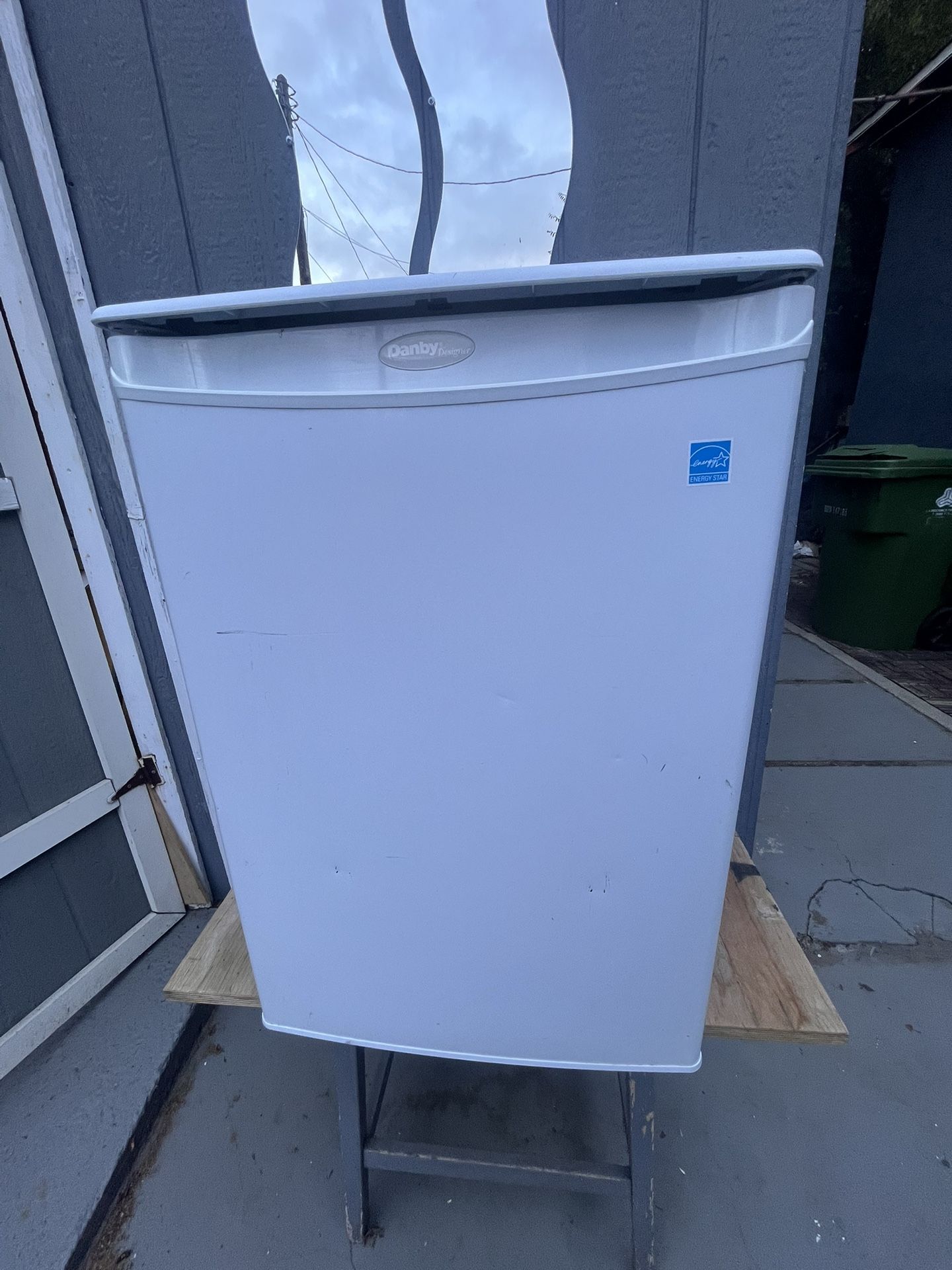 Danby Mini Fridge Refrigerator