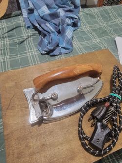 VINTAGE FOLDING TRAVEL IRON
