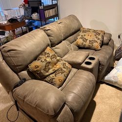 Recliner couch with lumbar
