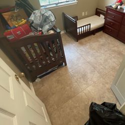Crib / Toddler Bed / Changing Table 
