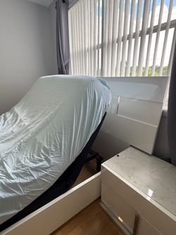 Bedroom set