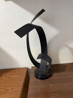 Artistic decorator metal sculpture