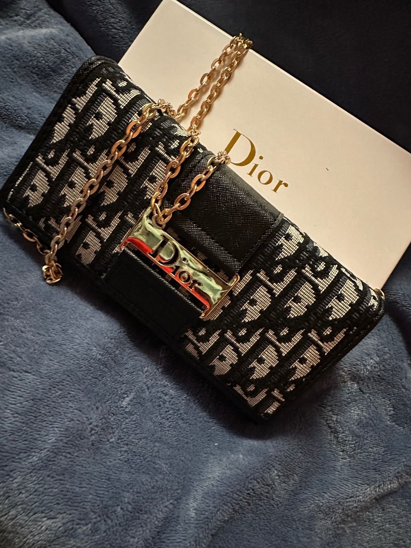 Women’s Crossbody Wallets