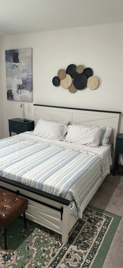 King size bed.
