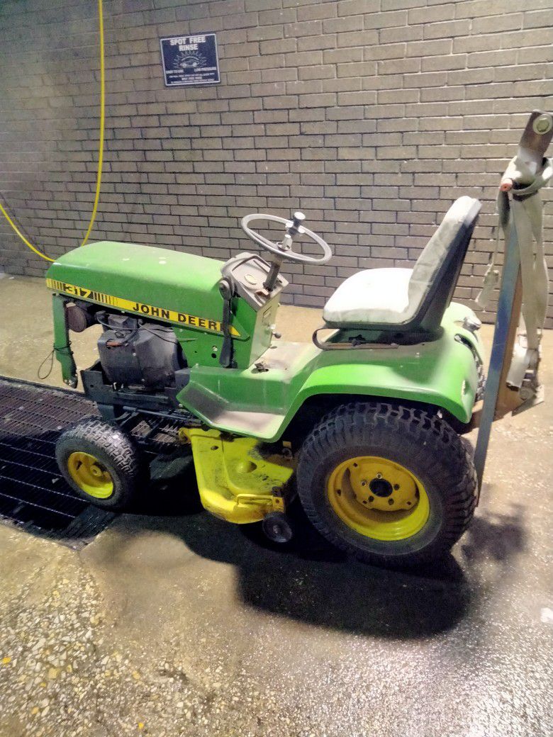 John Deer 317 Garden Tractor With Hydrostati Transmission.And Ptio