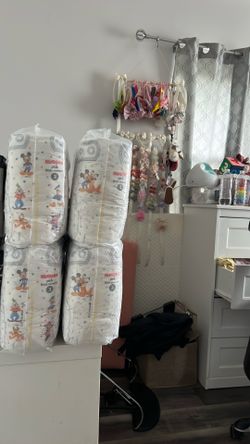 Huggies size 3 plus little movers