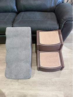 Pet steps $30 each/cada uno