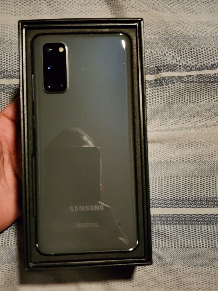 Samsung Galaxy S20 5g, Like New. T-Mobile
