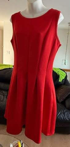 Nice women’s dresses 👗 size (10) like new only $20