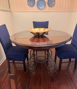 $500 OBO – Round Dining Table Set + Glass Top + Leaf + 4 Chairs
