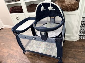 Graco Pack ’n Play w/ Bassinet + Changing Station