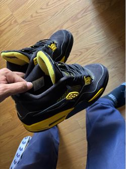 Jordan 4 thunder