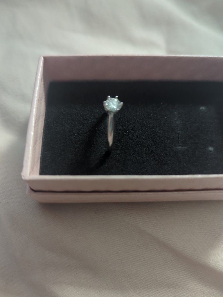 Moissanite Stud Ring