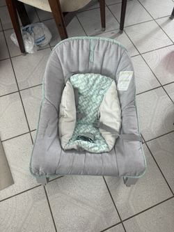 Baby bouncer/rocker chair