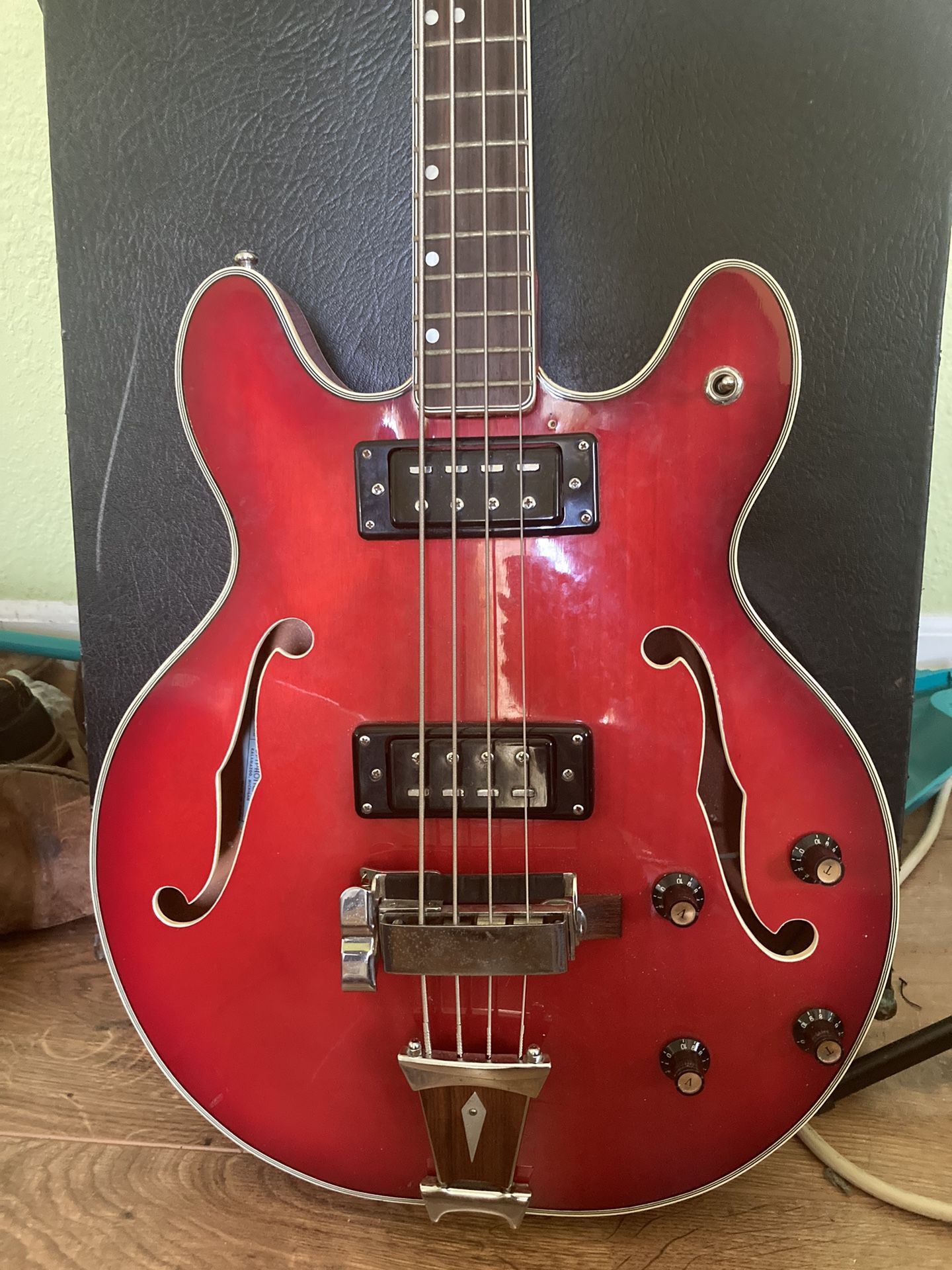 Vintage Epiphone EA260/5120 Bass w/ Case