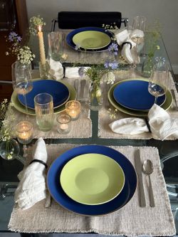 Dinnerware set