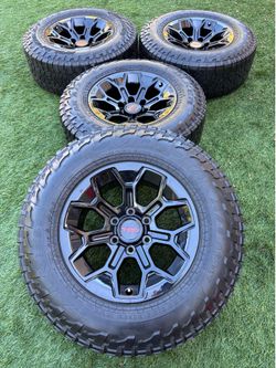 TRD pro new rims 17x9 gloss black rims Toyota Tacoma