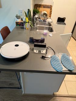 Robot vacuum and mop