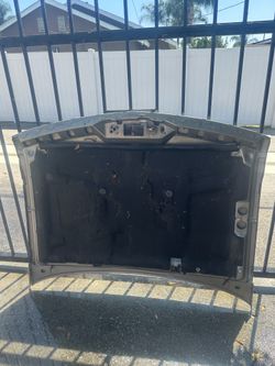 2001 Chevy s10  hood good conditions