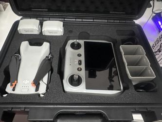 DJI Mini 3 Fly More Combo (DJI RC)