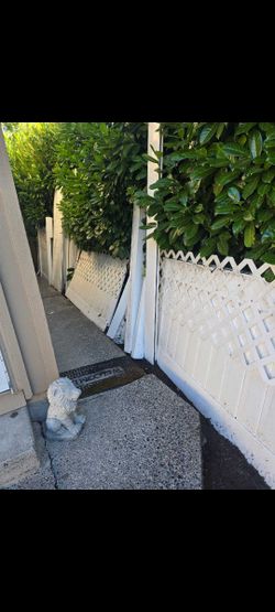 Vinyl Lattice Fencing