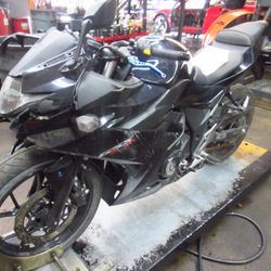 PARTED OUT - 2018 18-19 Suzuki GSXR250 GSX250R GSX 250 - Motorcycle parts - 100990