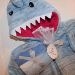 NWT Modern Baby Boy 0-9 Month PLUSH Shark Hooded Robe & Washcloth Set