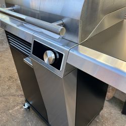 VERY MODERN AND ELEGANCE BBQ 🍖 GRILL 🥩 WITH WHEELS EASY TO CARRY