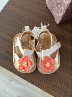 Old navy baby girl sandals 0-3 months