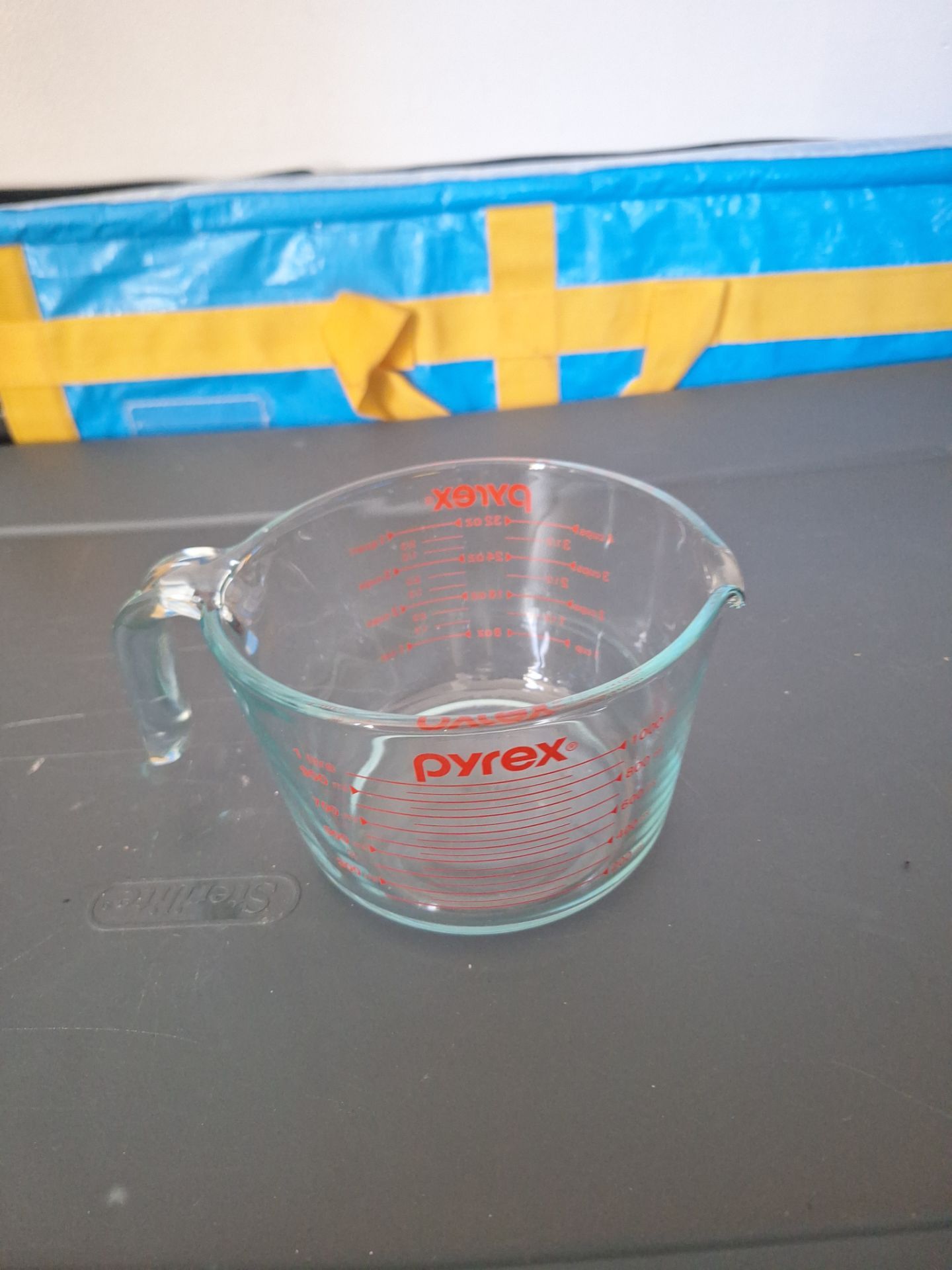 4-Cup Pyrex Measuring Cup