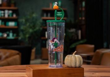 Snoopy x starbucks cold cup