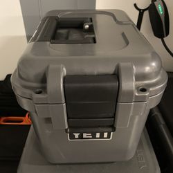 YETI LOADOUT GOBOX 15 GEAR CASE