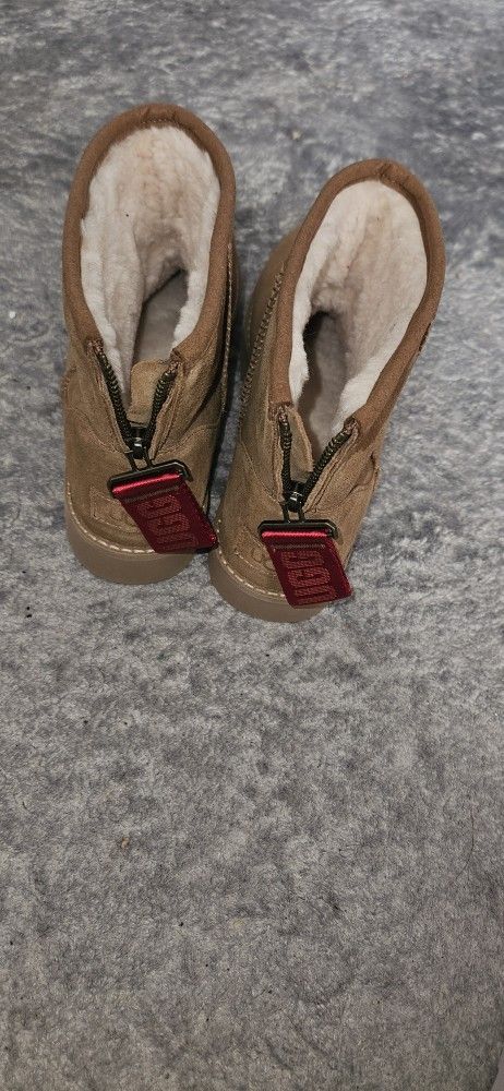 Uggs Size 7 Kids