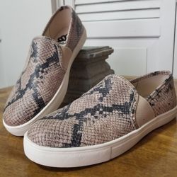 Fabulous Fergalicious Womens Beige Snakeskin Slip-Ons  Sz 8