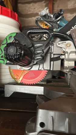 sliding compound miter saw