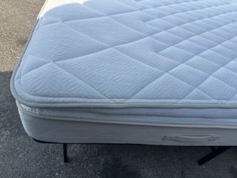 Queen Bed Pillow Top