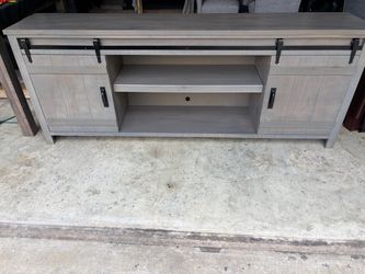 Entertainment center